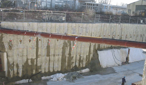 Раскопки при поддержке консольных шпунтового ограждения стена